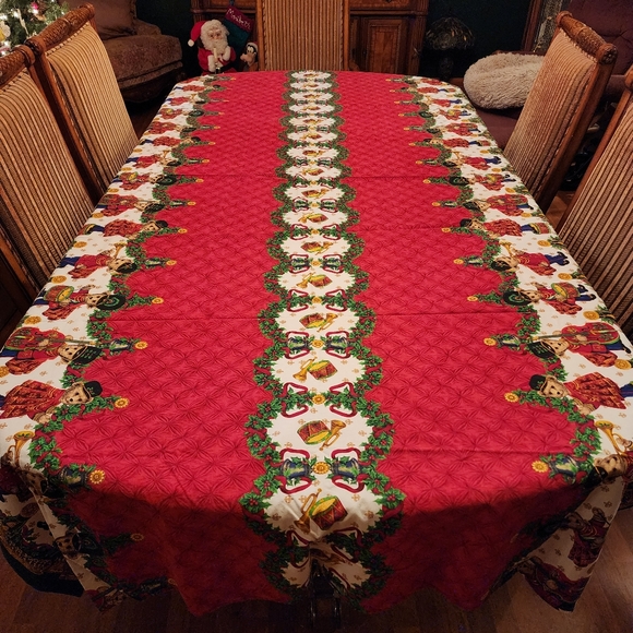 Wilton Court Christmas Holiday Tablecloth Marching Band Instrument Bears Soldier - Picture 2 of 11